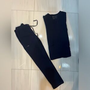 Figs set: navy double pocket scrub top in XXS and XS Yola Regular Length bottom